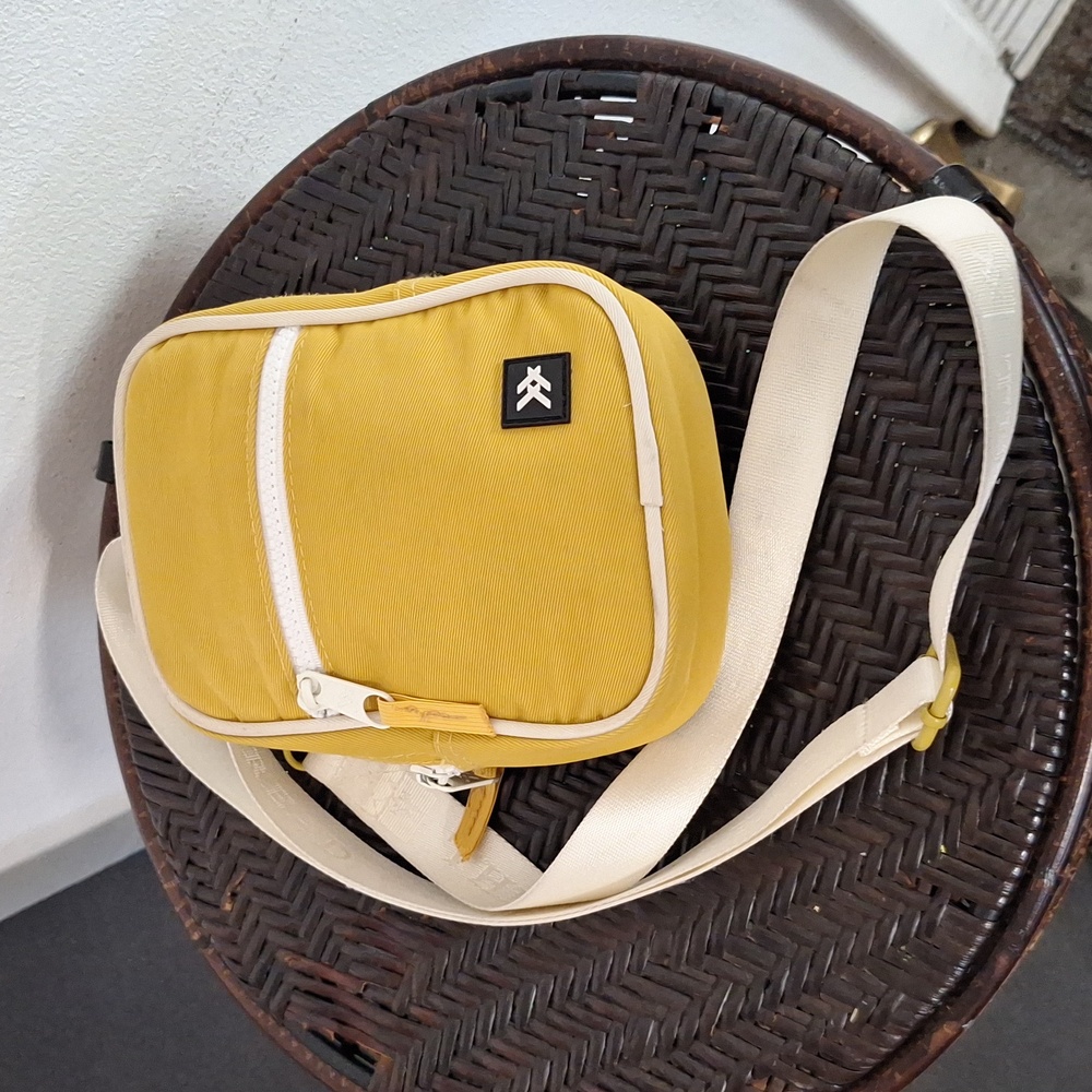 Thread Crossbody Bag - Picture 5 of 13